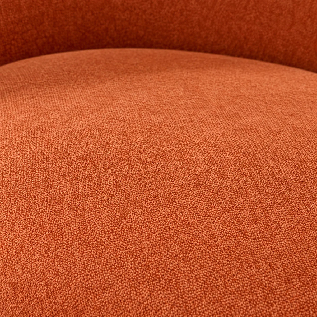 SAMMEN terracotta — détail du revêtement textile et du grain du tissu du fauteuil